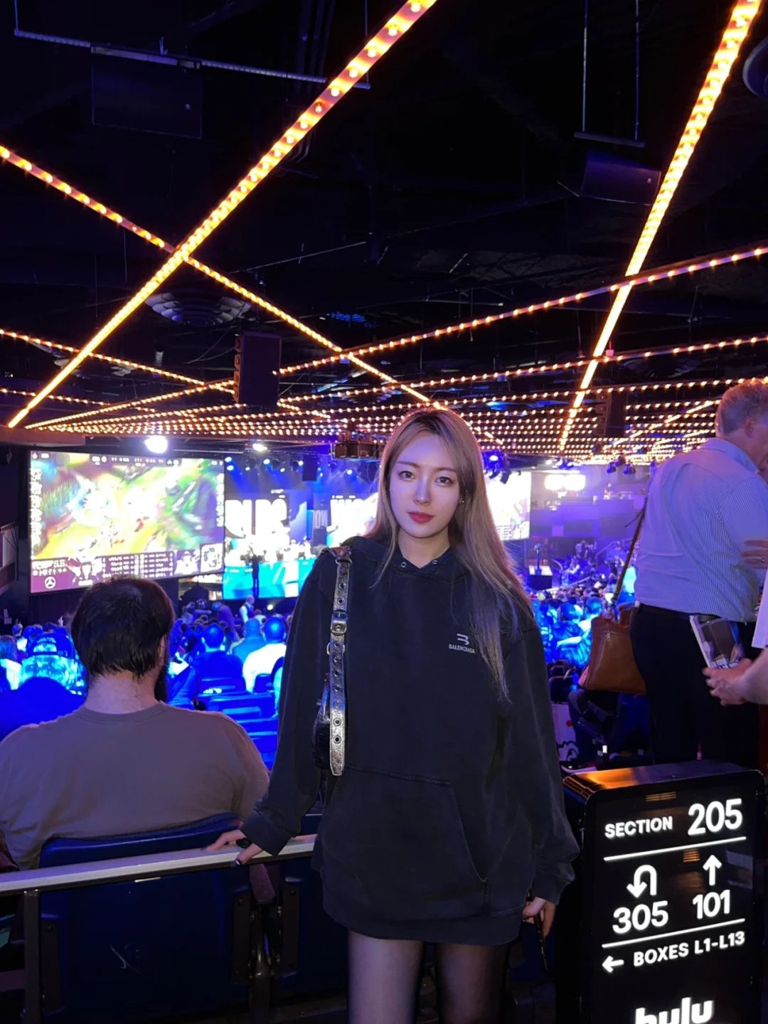 TheShy迎来十五赛季出色发挥，RNG观众热烈欢呼！